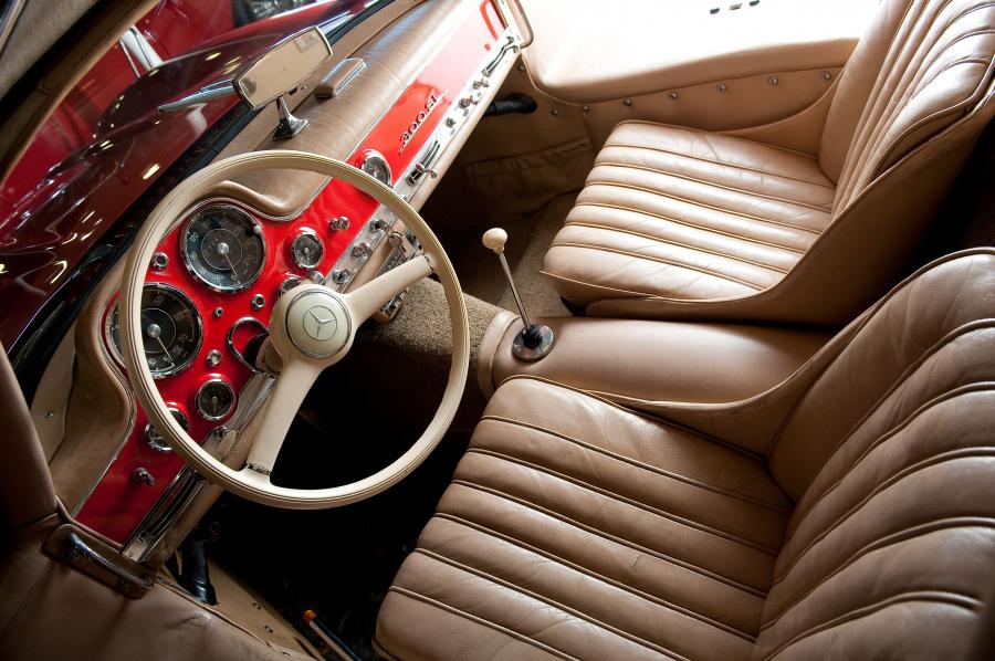 Интерьер Mercedes-Benz 300 SL 1955 года  (фото 166 из 233)